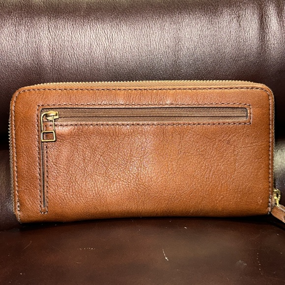 Fossil Leather Logan Zip Around Clutch - Picture 5 of 16